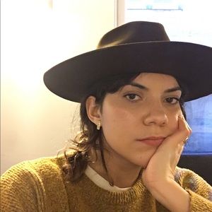 Meet your Posher, Ana